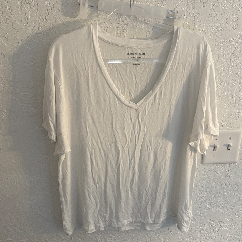 American Eagle Outfitters Classic White V-Neck Tee